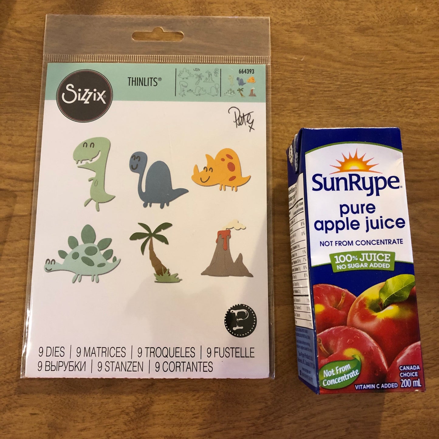 Sizzix Dinosaurs Thinlits 9 Dies Set by Pete Hughes 664393