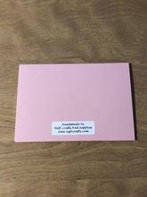 Load image into Gallery viewer, Deutsche Karte Handgemacht Baby Hurrah Ich Bin Da Karte German Handmade Hurray I Am Here Baby Card HGCBC55